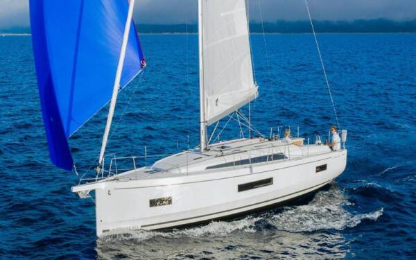 Oceanis 40.1 - Yacht Charter Caribbean